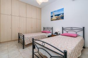 Postel nebo postele na pokoji v ubytování Zanart Maisonette