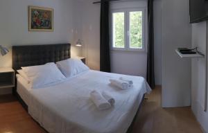Postel nebo postele na pokoji v ubytování Bol Apartment Keka