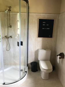 A bathroom at Caserío Sautu Goikoa