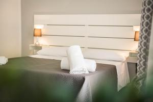 A bed or beds in a room at L'ANTICO FONDACO