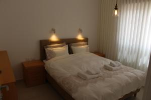 Кровать или кровати в номере negevibe