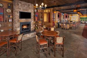 The lounge or bar area at Bear Creek Mountain Resort