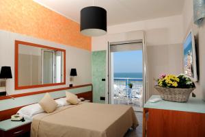 Postel nebo postele na pokoji v ubytování Hotel Vienna