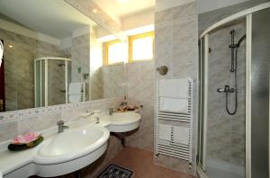 Koupelna v ubytování Hotel Vienna