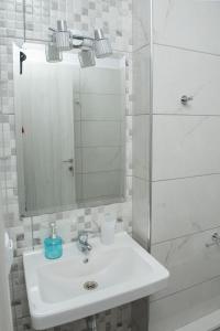 Un baño de INO Luxury Rooms 31 fotos más