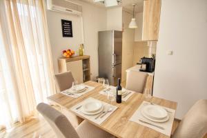 Kuchyňa alebo kuchynka v ubytovaní Luxury Apartment Nuneni