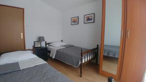 מיטה או מיטות בחדר ב-Apartments Vlasici