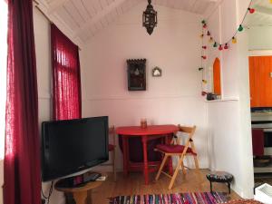 Μια τηλεόραση ή/και κέντρο ψυχαγωγίας στο Hippy beach shack