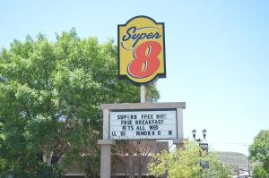 Majutusasutuses Super 8 by Wyndham St. George UT olev sertifikaat, autasu, silt või muu dokument