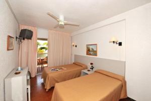 Postel nebo postele na pokoji v ubytování Hostal Velilla