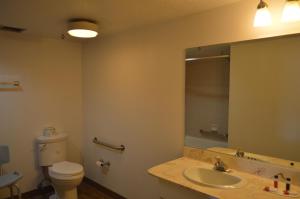 Vannituba majutusasutuses Super 8 by Wyndham St. George UT