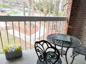 Balkon oz. terasa v nastanitvi Sweet Nest in Central Raleigh