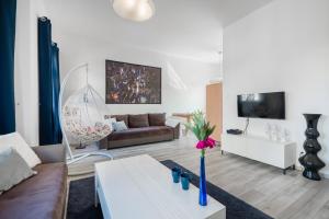 Televízia a/alebo spoločenská miestnosť v ubytovaní Kierunek Sopot Apartament GRACJA Monte Cassino 36