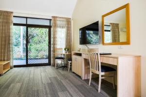 a room with a desk and a mirror at Parkhaven in Nowra