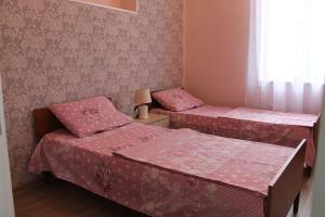 Postel nebo postele na pokoji v ubytování Guest House Lviv Грузия