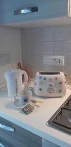 a kitchen counter with a toaster and a tea pot at Calliope in Terracina