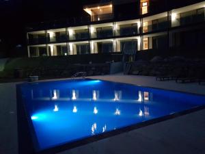 Bazén v ubytování Aparthotel Malga nebo v jeho okolí