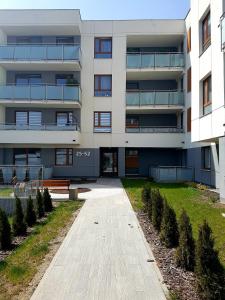 an apartment building with a pathway in front of it at Nowoczesny Apartament w Centrum in Kościerzyna