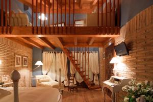 A bed or beds in a room at Hospederia de los Parajes
