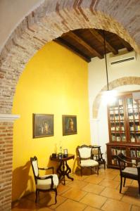 Χώρος καθιστικού στο Alfiz Hotel