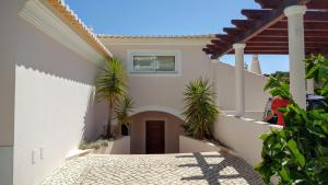 Gallery image of Lovely Burgau villa just 3 mins walk from beach in Budens