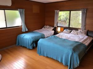 Katil atau katil-katil dalam bilik di villa chillon