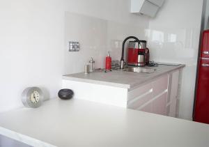 A kitchen or kitchenette at Aroma Apartments Śliska 3