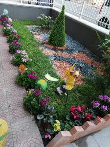 a garden with flowers and a bird in the grass at La Romantica in Randazzo