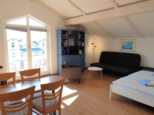 Galeriebild der Unterkunft VM13: MEERBLICK + BALKON + 2019 RENOVIERT = URLAUB in Sassnitz