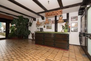 a room with a dresser and a sign that reads exiting at Hotel-Restaurant Johanniskreuz in Trippstadt