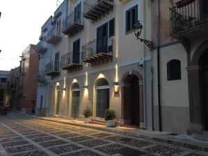 an empty street in a city with buildings at Ai Gradini Affittacamere in Castellammare del Golfo