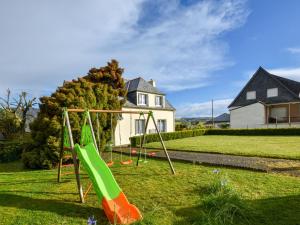 Herní místnost nebo prostor pro děti v ubytování Classic Holiday Home in Saint Nic Pentrez with Fenced Garden