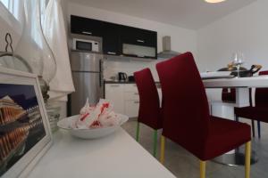 Kuchyňa alebo kuchynka v ubytovaní Apartman La maison