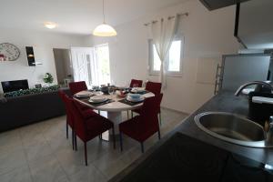 Kuchyňa alebo kuchynka v ubytovaní Apartman La maison