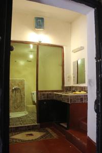 Ett badrum på Chez Yacob Tamnougalt