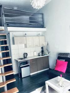 a small kitchen with a stove and a table at Apartament Orchidea New Slavia in Międzyzdroje