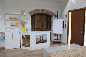 a living room with a living room with a fireplace at Corte Nuova B&B in Bagnolo San Vito