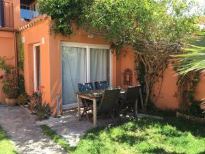 Ogród w obiekcie Beach apartment garden and wifi