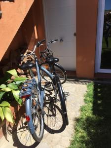 Rowery dostępne w obiekcie Beach apartment garden and wifi lub w pobliżu