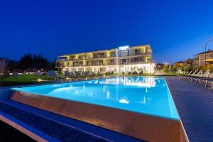 Πισίνα στο ή κοντά στο Vision Hotel