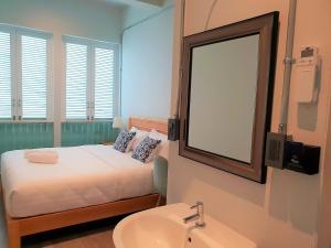 Postel nebo postele na pokoji v ubytování Latima Boutique Hostel
