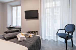 Televízia a/alebo spoločenská miestnosť v ubytovaní Benso Rooms