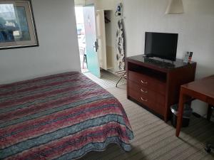 TV a/nebo společenská místnost v ubytování Huntingdon Motor Inn