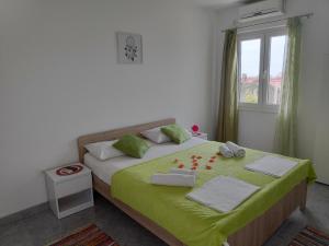 Posteľ alebo postele v izbe v ubytovaní Dino and Jele Apartments
