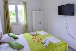 Posteľ alebo postele v izbe v ubytovaní Dino and Jele Apartments