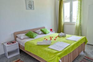 Posteľ alebo postele v izbe v ubytovaní Dino and Jele Apartments