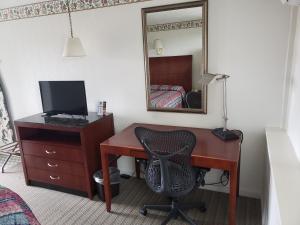 TV a/nebo společenská místnost v ubytování Huntingdon Motor Inn