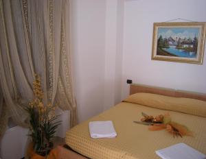 
A bed or beds in a room at Il Tesoro Del Lago
