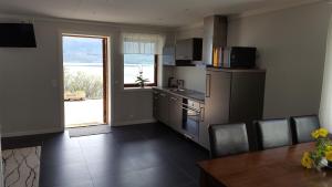 Fotografie z fotogalerie ubytování Kvernesfjorden Apartments v destinaci Averoy