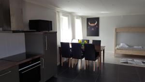 Fotografie z fotogalerie ubytování Kvernesfjorden Apartments v destinaci Averoy